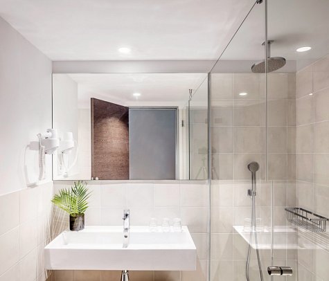 AQUA Hotel Bertran Park - Badbeispiel Doppelzimmer Design (Zimmercodierungen DB1 & DF3)