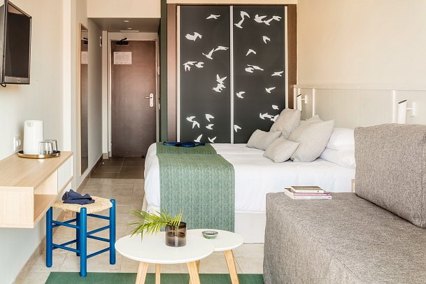 AQUA Hotel Bertran Park - Wohnbeispiel Dreibettzimmer Design (Zimmercodierungen TB1 & DF3)