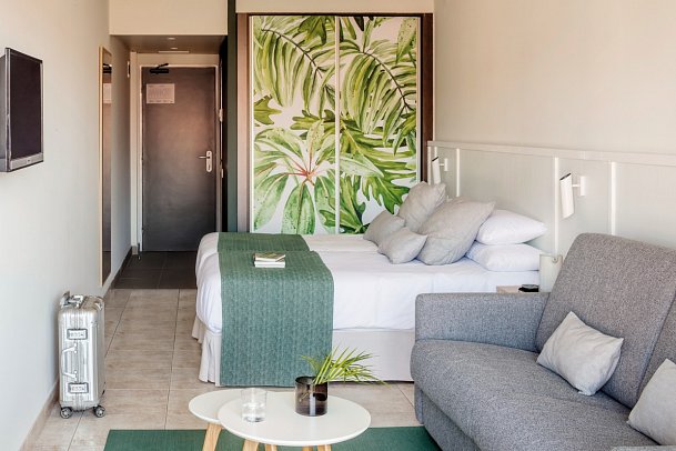 AQUA Hotel Bertran Park - Wohnbeispiel Vierbettzimmer Design (Zimmercodierungen RB1 & DF3)