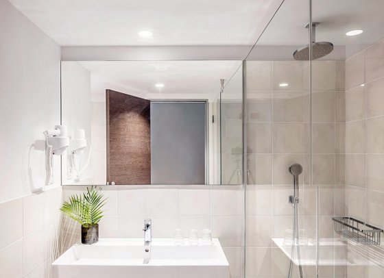 AQUA Hotel Bertran Park - Badbeispiel Doppelzimmer Design (Zimmercodierungen DB1 & DF3)