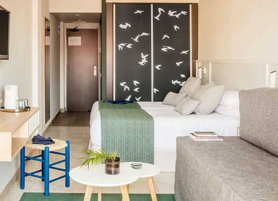 AQUA Hotel Bertran Park - Wohnbeispiel Dreibettzimmer Design (Zimmercodierungen TB1 & DF3)