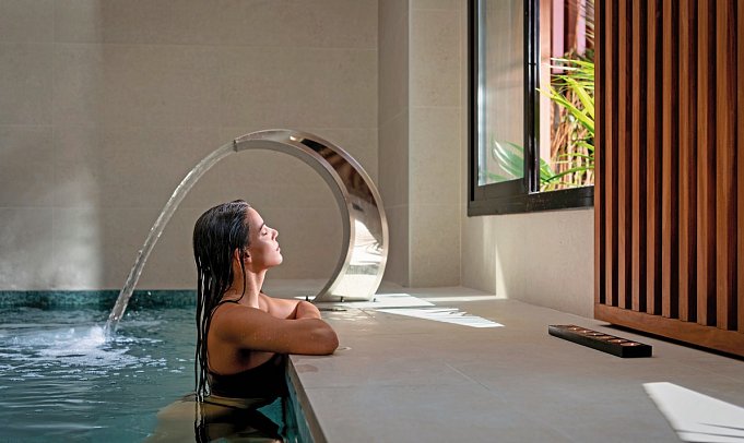 AQUA Hotel The Breeze