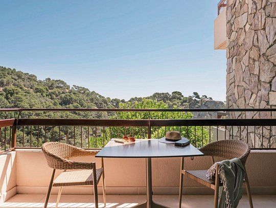 Zel Costa Brava - Balkonbeispiel Zel Juniorsuite Gartenblick (Zimmercodierungen JB1 & JB3)