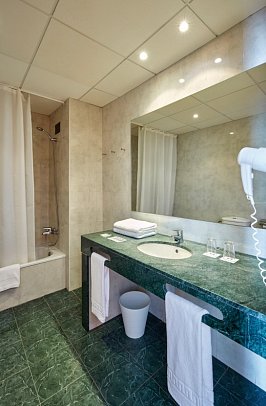 Gran Hotel Flamingo - Badbeispiel Doppelzimmer (Zimmercodierung DB1)