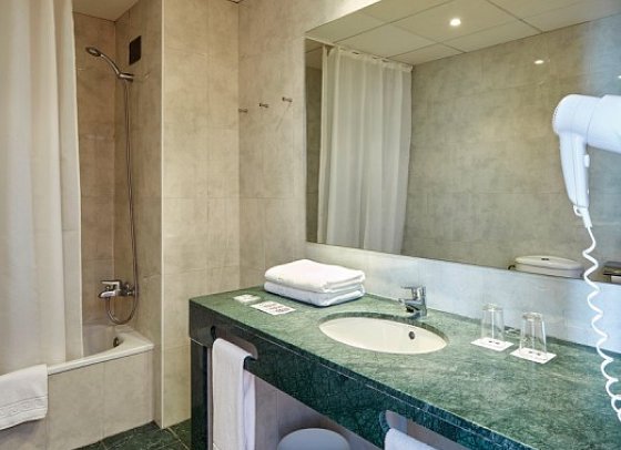 Gran Hotel Flamingo - Badbeispiel Doppelzimmer (Zimmercodierung DB1)