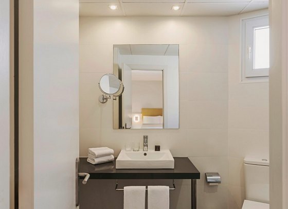 Mediterráneo - Badbeispiel Doppelzimmer (Zimmercodierung DB1)