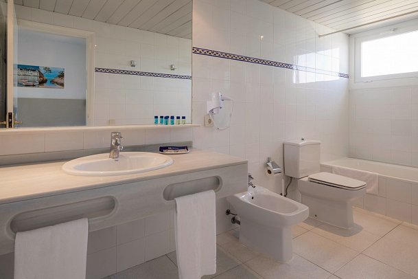 htop Caleta Palace - Badbeispiel Doppelzimmer Meerblick (Zimmercodierung DBM)