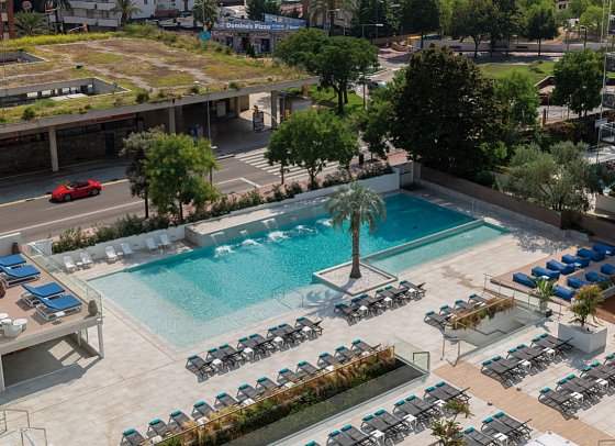 L'Azure Hotel - Blickbeispiel Poolblick (Zimmercodierungen DBP & DSP)