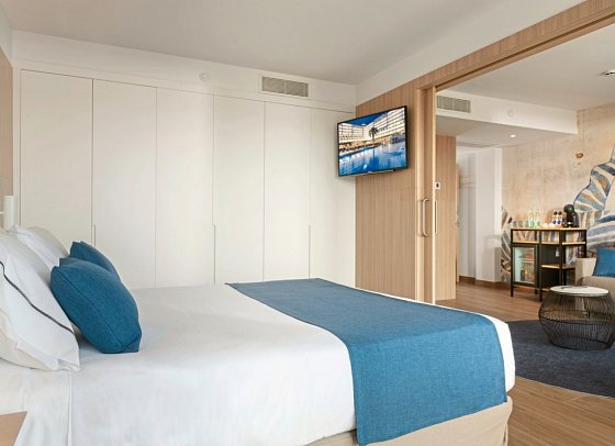 L'Azure Hotel - Wohnbeispiel Suite Pooblick (Zimmercodierungen WBP & WIP)