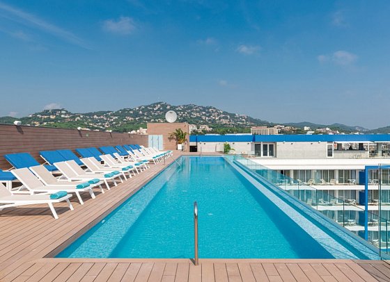 L'Azure Hotel