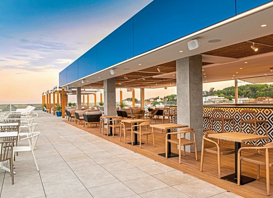 L'Azure Hotel