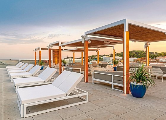L'Azure Hotel