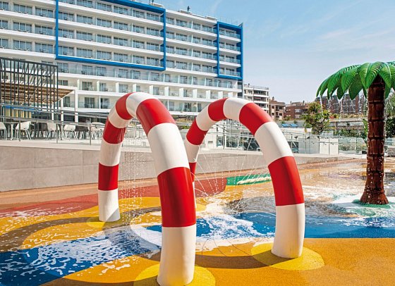 L'Azure Hotel
