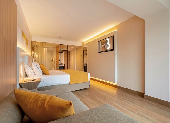 L'Azure Hotel - Wohnbeispiel Doppelzimmer Superior Poolblick (Zimmercodierung DSP)