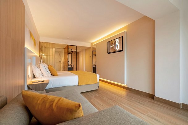 L'Azure Hotel - Wohnbeispiel Doppelzimmer Superior Poolblick (Zimmercodierung DSP)