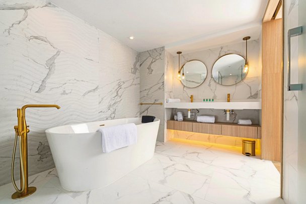 L'Azure - Badbeispiel Suite Poolblick (Zimmercodierungen WBP & WIP)