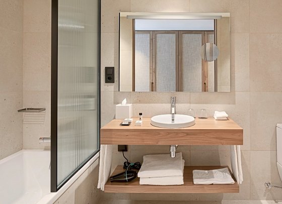 Atzavara Hotel & Spa - Badbeispiel Doppelzimmer Design (Zimmercodierung DB1)