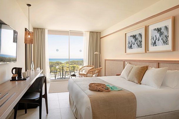 Atzavara Hotel & Spa - Wohnbeispiel Doppelzimmer Premium Poolblick (Zimmercodierung DMP)