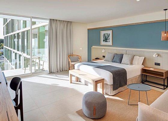 Atzavara Hotel & Spa - Wohnbeispiel Juniorsuite Poolblick (Zimmercodierung JBP)