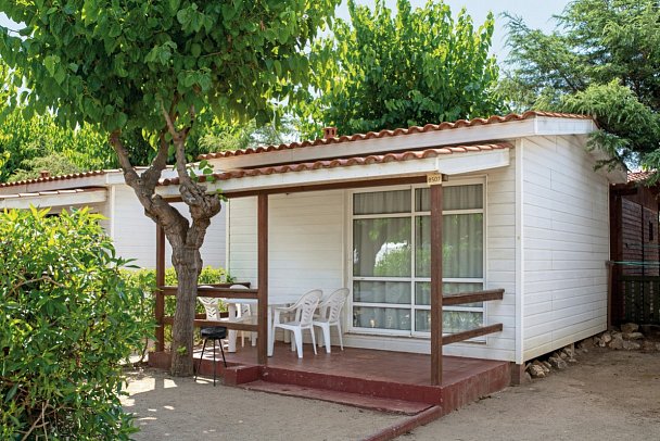 Camping Resort Els Pins - Wohnbeispiel Bungalow Comfort (Zimmercodierungen CB2 & CB3)