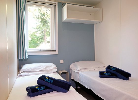 Camping Sènia Cala Gogo (by Happy Camp) - Wohnbeispiel Mobilheim Happy Premium (Zimmercodierung CM1)