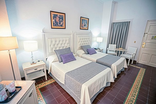 Inglaterra - Wohnbeispiel Double with Balcony (Zimmercodierung DB2)