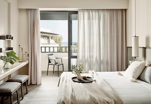Numo Ierapetra Beach Resort Crete, Curio Collection by Hilton - Wohnbeispiel Doppelzimmer King Evergreen Balkon (Zimmercodierung DS1)