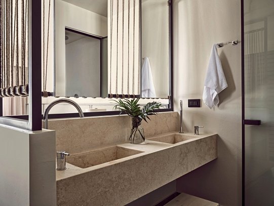 Numo Ierapetra Beach Resort Crete, Curio Collection by Hilton - Badbeispiel (Zimmercodierungen DD1 & DD2)