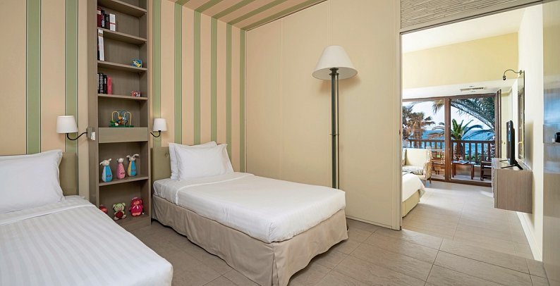 Aquila Rithymna Beach - Wohnbeispiel Familienzimmer Gartenblick (Zimmercodierung FBG)