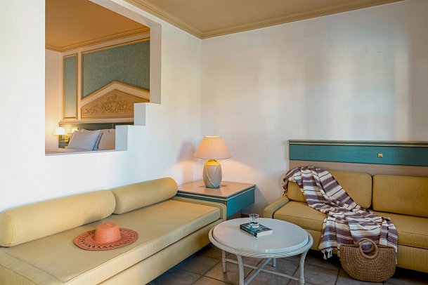 Mitsis Royal Mare - Wohnbeispiel Juniorsuite Swim Up Gemeinschaftspool (Zimmercodierung JBQ)