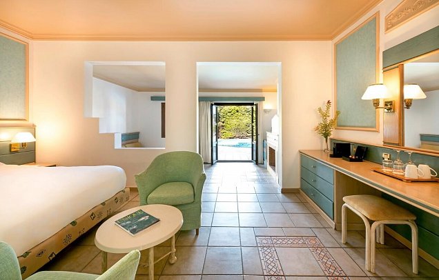 Mitsis Royal Mare - Wohnbeispiel Juniorsuite Swim Up Gemeinschaftspool (Zimmercodierung JBQ)
