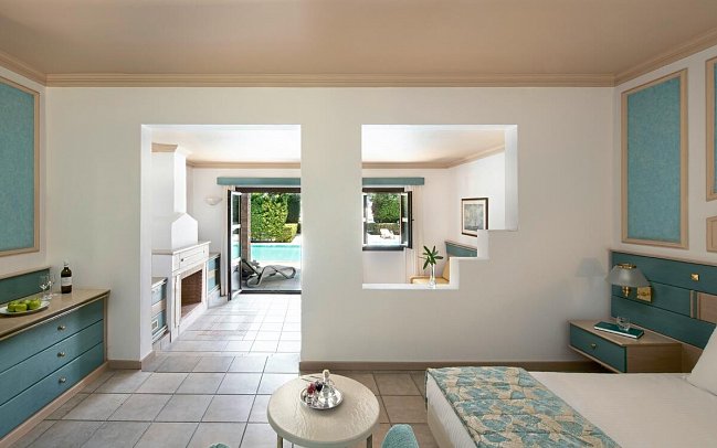 Mitsis Royal Mare - Wohnbeispiel Juniorsuite Swim Up Gemeinschaftspool (Zimmercodierung JBQ)