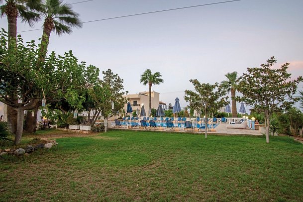 Paloma Garden & Corina