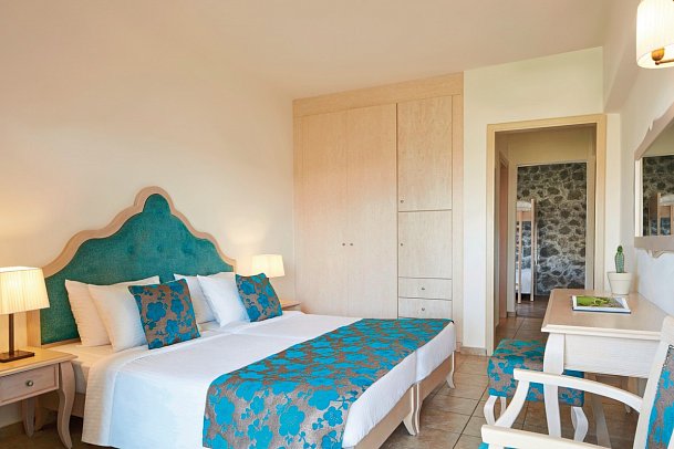 Creta Beach - Wohnbeispiel Familienzimmer Gartenblick (Zimmercodierung F1G)