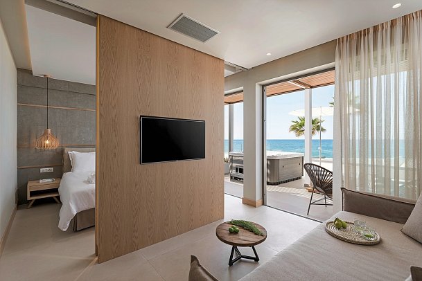 Ikones Seafront Luxury Suites - Wohnbeispiel Suite Meerblick (Zimmercodierung WBM)