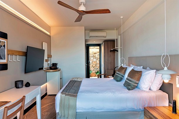 Domes Aulus Elounda, Curio Collection by Hilton - Wohnbeispiel Doppelzimmer Gartenblick Tropical Nest (Zimmercodierung DBG)