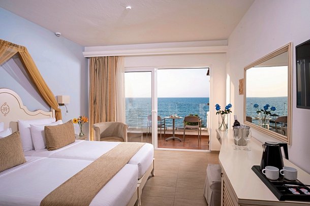 Alexander Beach Hotel & Village Resort - Wohnbeispiel Doppelzimmer Meerblick Meeresfront (Zimmercodierung DBM)