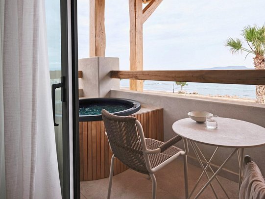 Stella Blue Seaside Resort - Wohnbeispiel Doppelzimmer Komfort Gartenblick Jacuzzi (Zimmercodierung DF1)