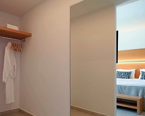 High Beach White - Wohnbeispiel Suite Deluxe Meerblick (Zimmercodierung WDM)