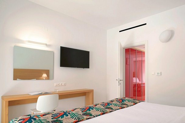 High Beach - Wohnbeispiel Familienzimmer Deluxe Poolblick (Zimmercodierung FDP)