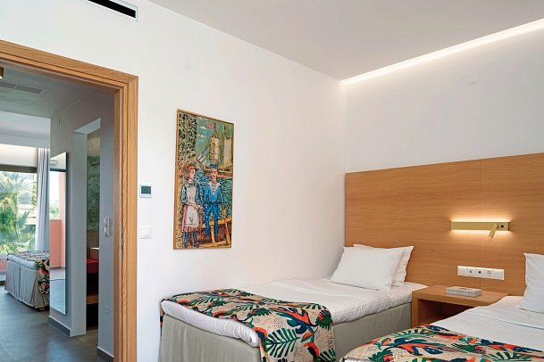 High Beach - Wohnbeispiel Familienzimmer Deluxe Poolblick (Zimmercodierung FDP)