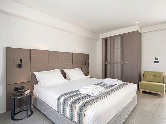 Kakkos Beach - Wohnbeispiel Doppelzimmer Landblick (Zimmercodierung DBL)