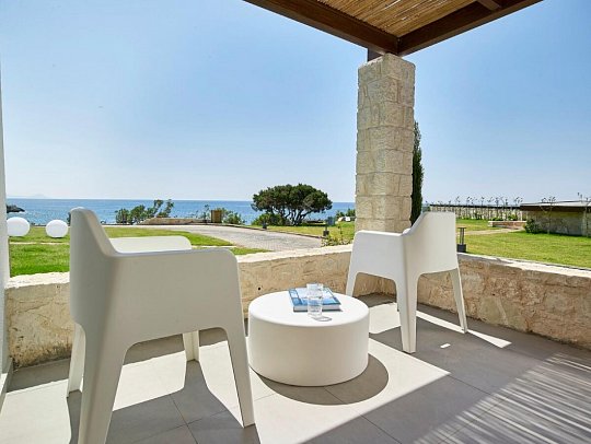 Kakkos Beach - Wohnbeispiel Doppelzimmer Meerblick (Zimmercodierung D2M)