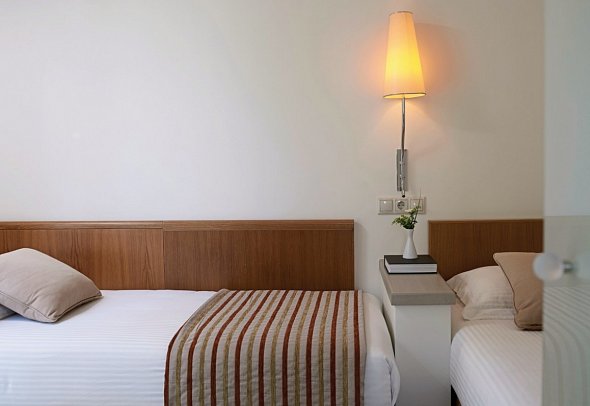 Kriti Beach Hotel - Wohnbeispiel Suite Familie (Zimmercodierung WI1)