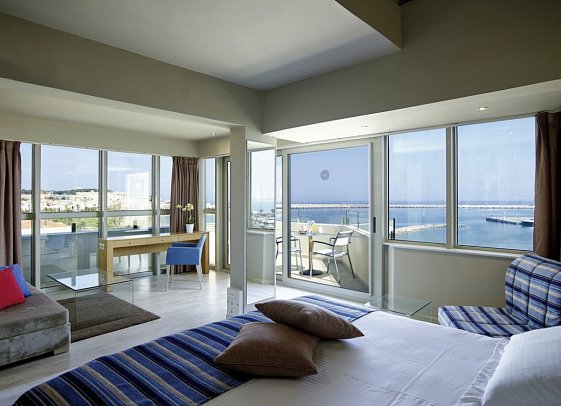 Kyma Suites Beach Hotel