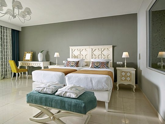 Anemos Luxury Grand Resort - Wohnbeispiel Familienzimmer Gartenblick (Zimmercodierung FBG)