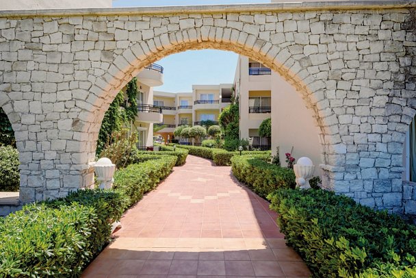 Vantaris Palace