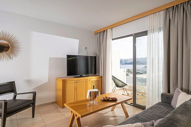 Ariadne Beach Agios Nikolaos - Wohnbeispiel Suite seitl. Meerblick (Zimmercodierung WBN)