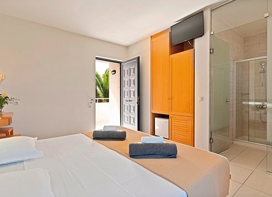 Eva Bay - Wohnbeispiel Doppelzimmer Standard seitl.Meerblick (Zimmercodierung DGN)