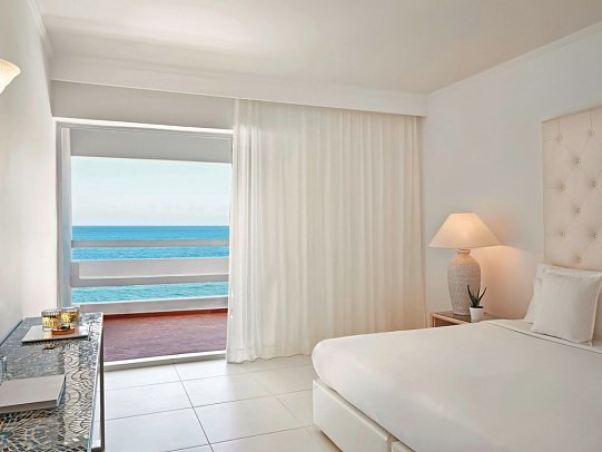 Grecotel LUX ME White - Wohnbeispiel Doppelzimmer Meerblick (Zimmercodierungen DBM & DB1)